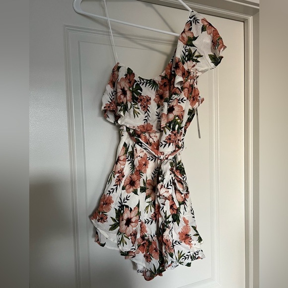 Vida One Shoulder Floral Romper - Picture 2 of 3